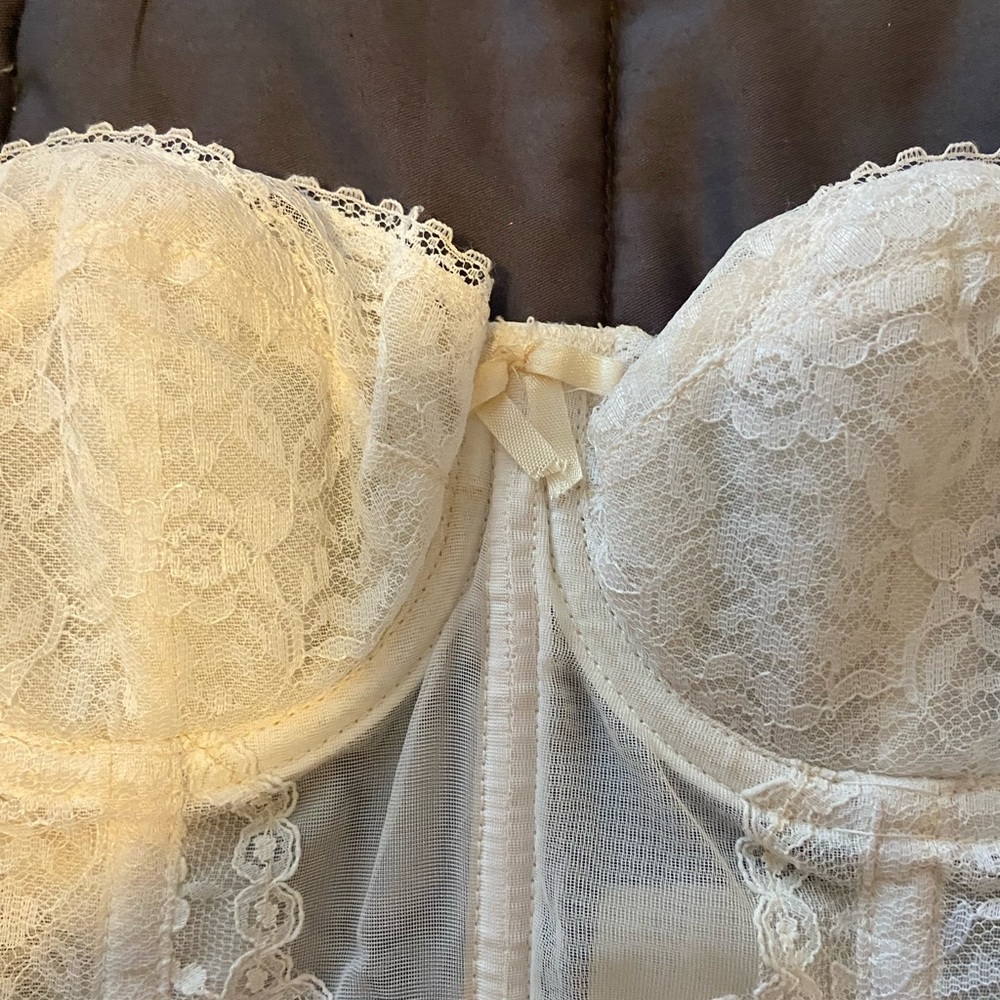 SOLD - Gorgeous White Corset - Picture 3 of 4